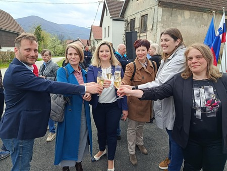 b13ed048-3109-4afd-b024-1e2ad55d7974 (1)